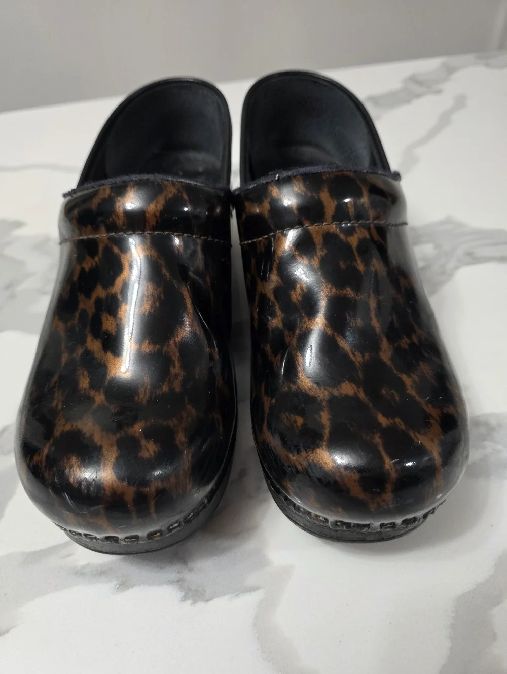 Dansko Patent Leopard Clogs Womens 39/8.5 - Picture 2 of 9